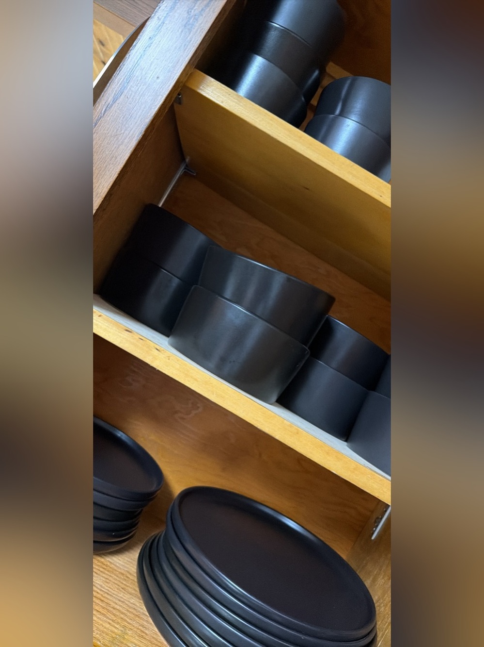 8 person setting black stoneware dishware